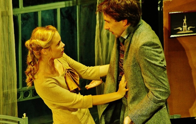 Двое на качелях Двое на качелях